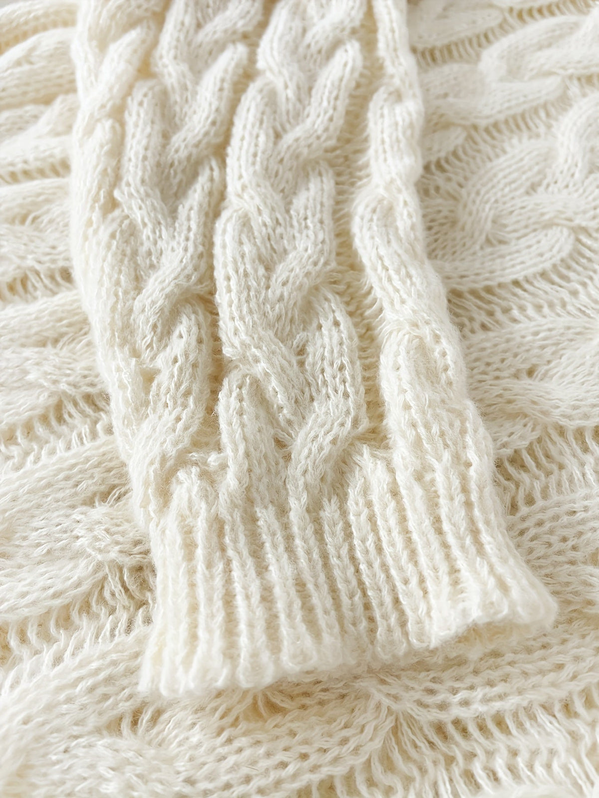 Iris | Relaxed Cable-Knit Sweater