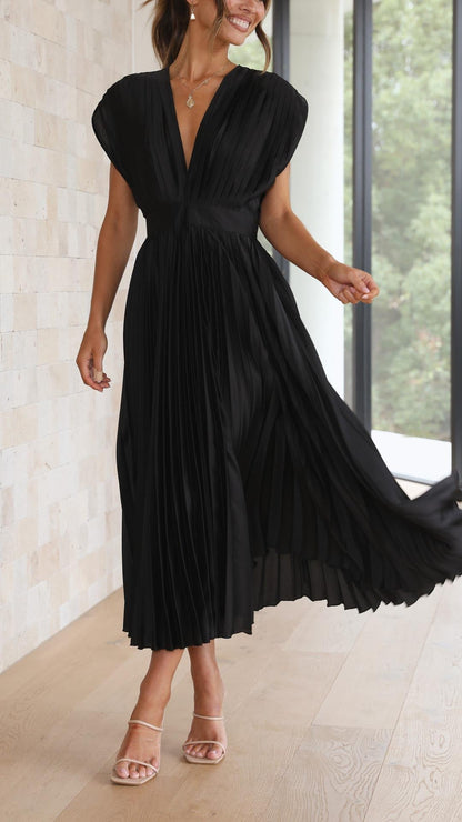 Kaitlyn | Stylish Pleated V-Neck Midi Dress
